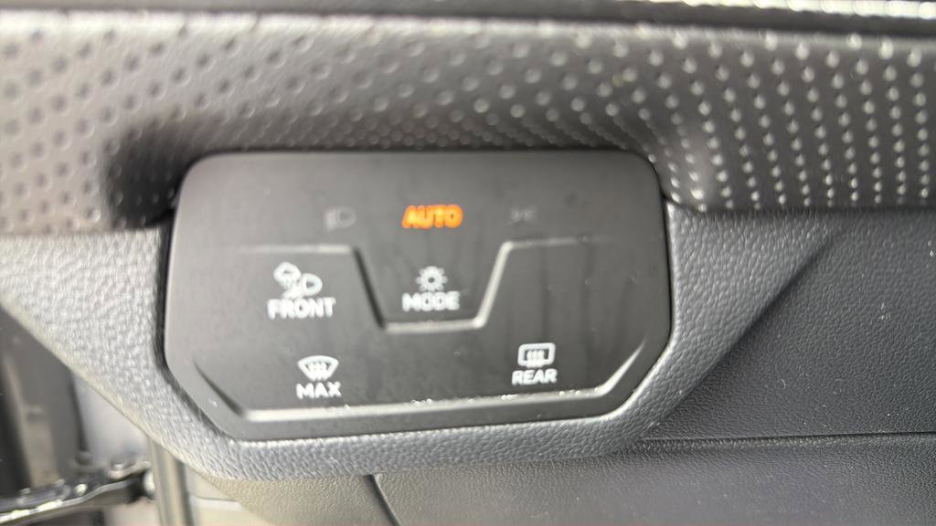 Used 2024 Volkswagen Atlas SE image 27