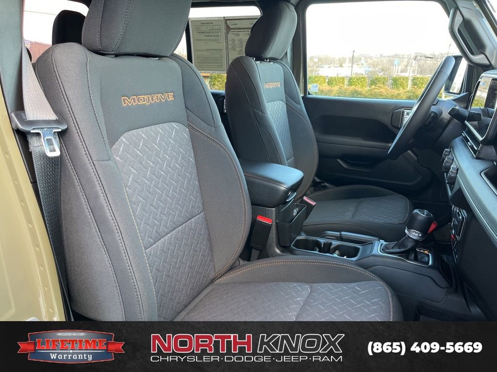 Used 2025 Jeep Gladiator Mojave w/ Convenience Group image 27