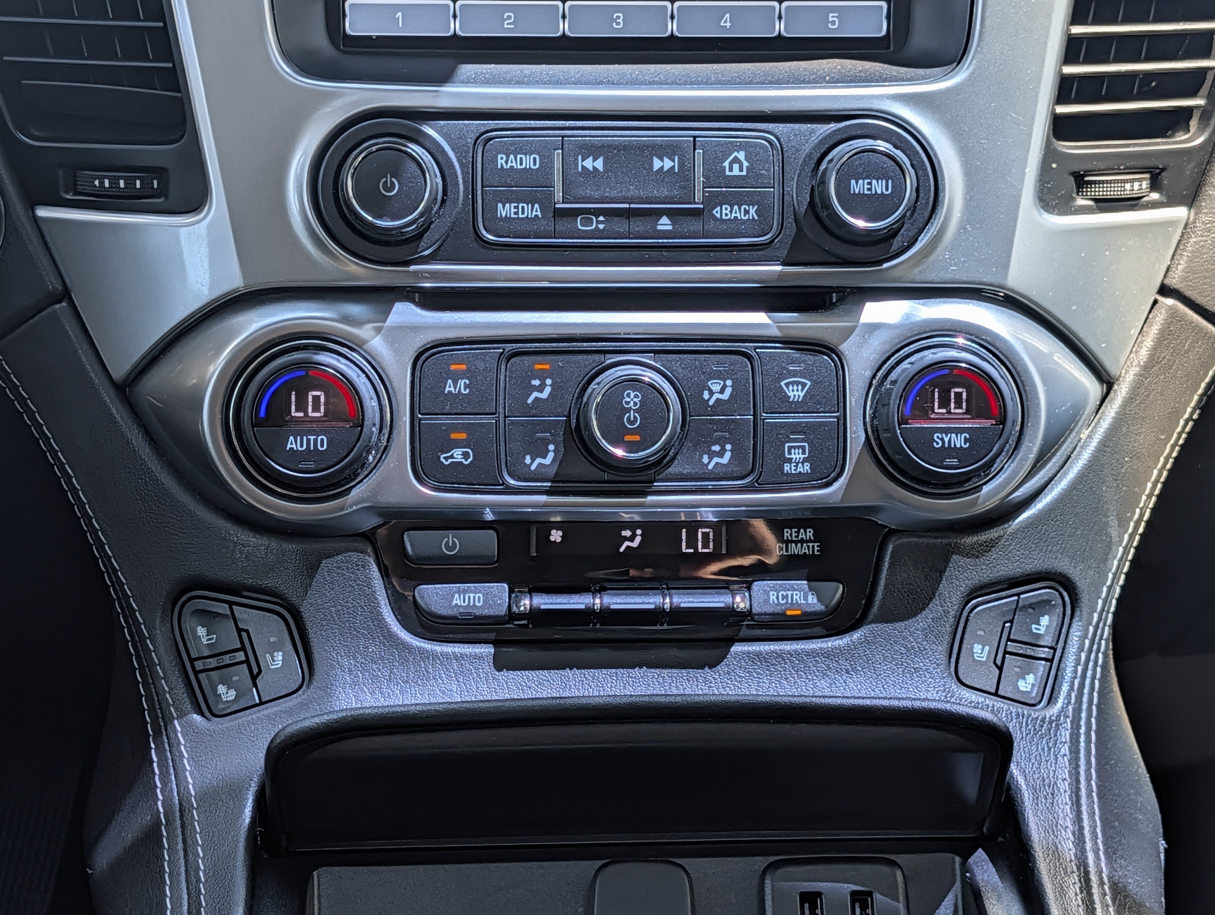 Used 2019 Chevrolet Suburban Premier AWD/4WD image 29