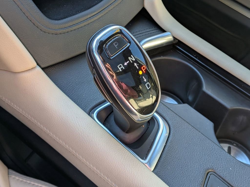 Used 2018 Cadillac XT5 Luxury w/ Driver Awareness Package AWD/4WD image 12