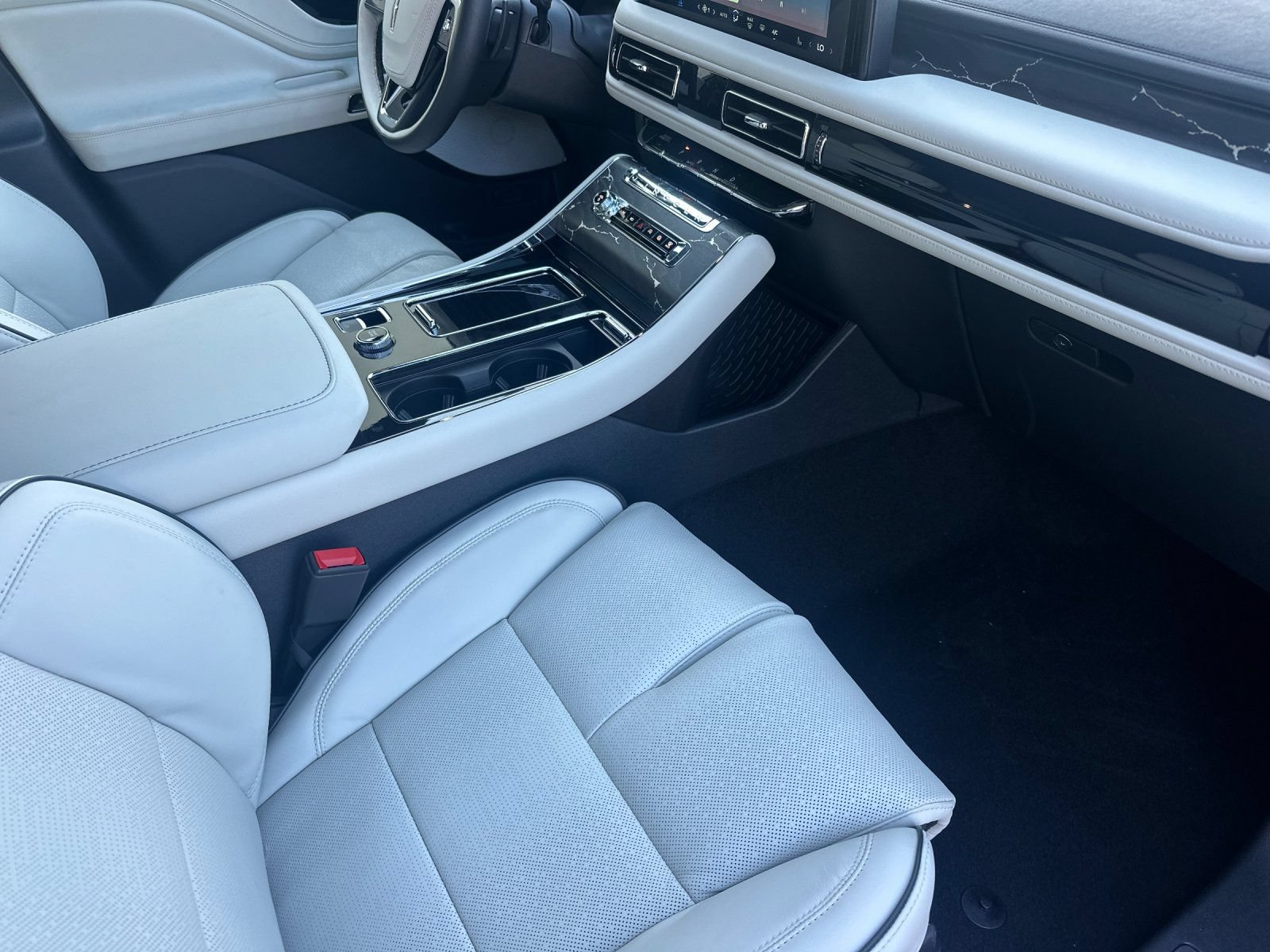 New 2026 Lincoln Aviator Black Label w/ Black Label Special Edition AWD/4WD image 15