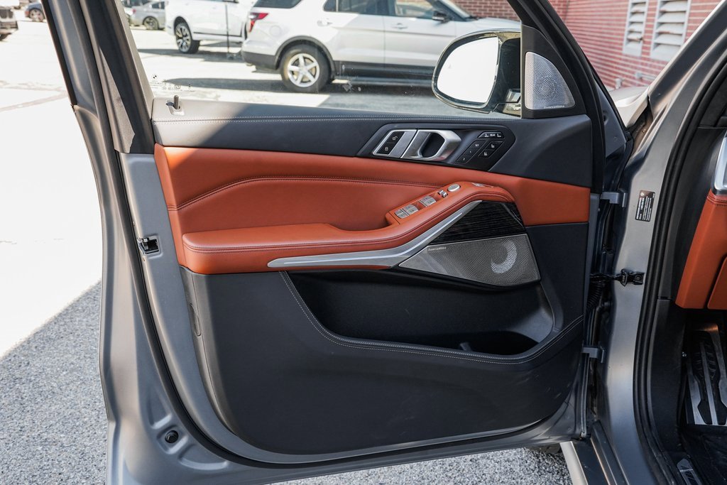 Certified 2025 BMW X7 M60i image 8