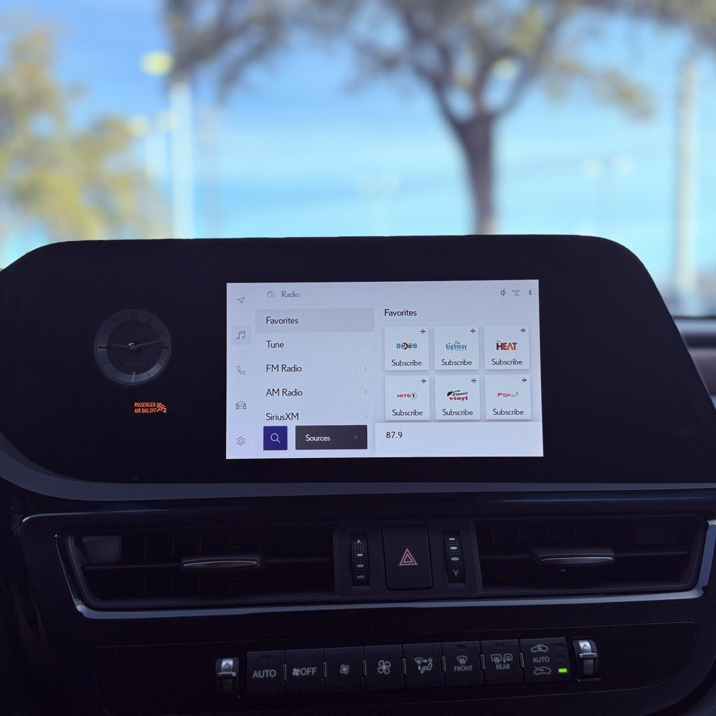 Used 2024 Lexus ES 350 w/ Premium Package image 12