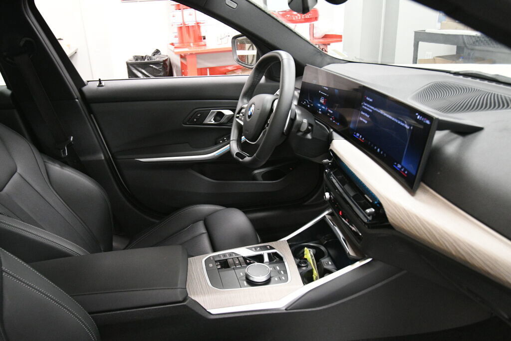 Used 2025 BMW 330i xDrive Sedan image 29