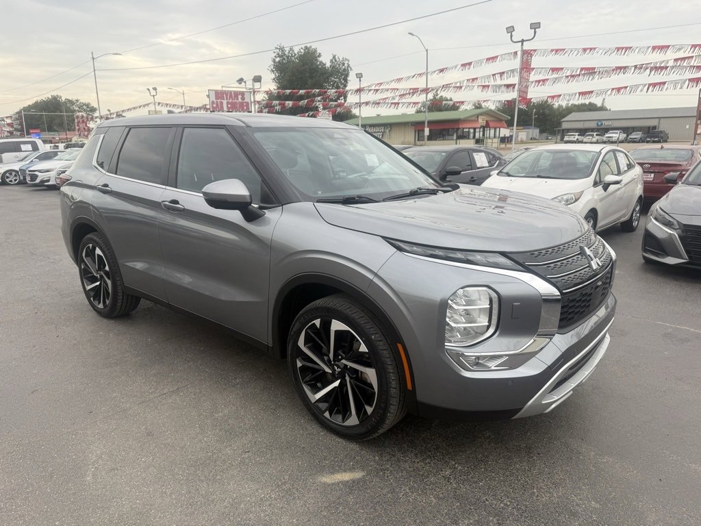 Used 2024 Mitsubishi Outlander AWD image 1