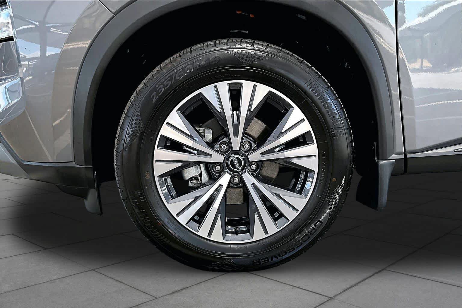 Used 2023 Nissan Rogue SV FWD image 11