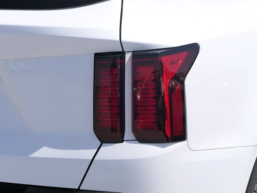 Used 2023 Kia Sorento LX FWD image 4