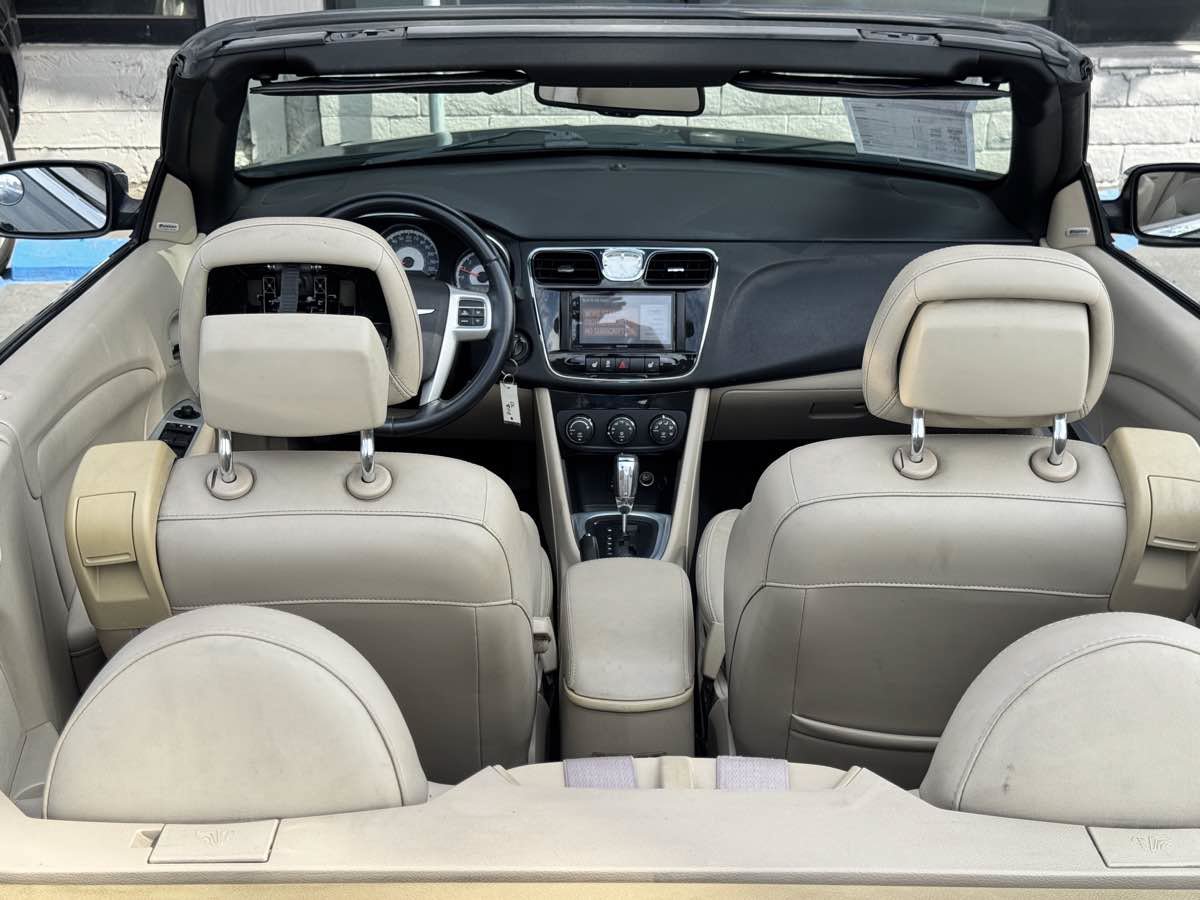 Used 2013 Chrysler 200 Limited FWD image 31
