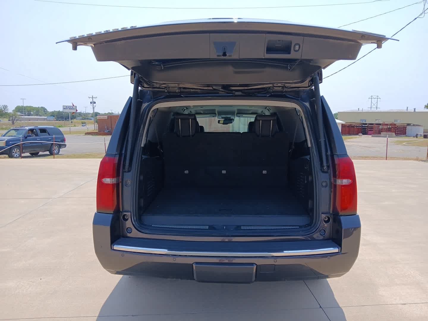Used 2018 Chevrolet Suburban Premier AWD/4WD image 5