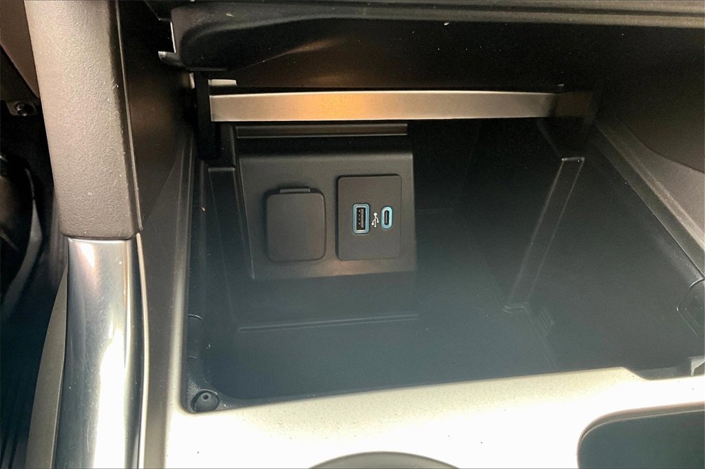 Used 2020 Ford Explorer Platinum w/ Premium Technology Package image 16