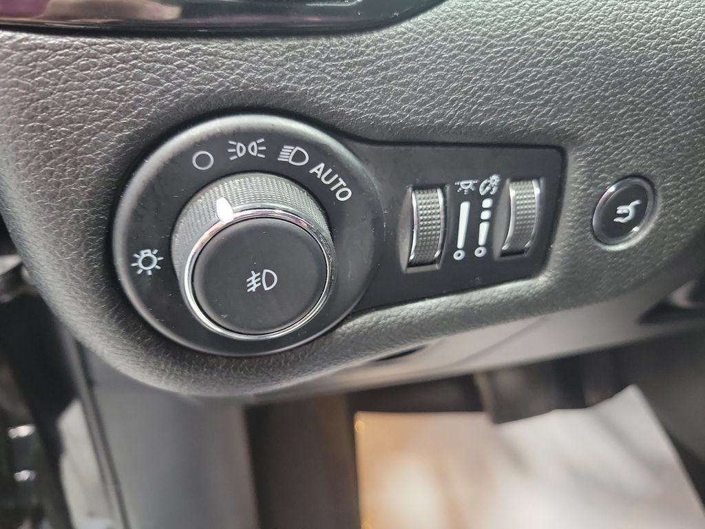 Certified 2023 Jeep Cherokee Altitude Lux AWD/4WD image 34