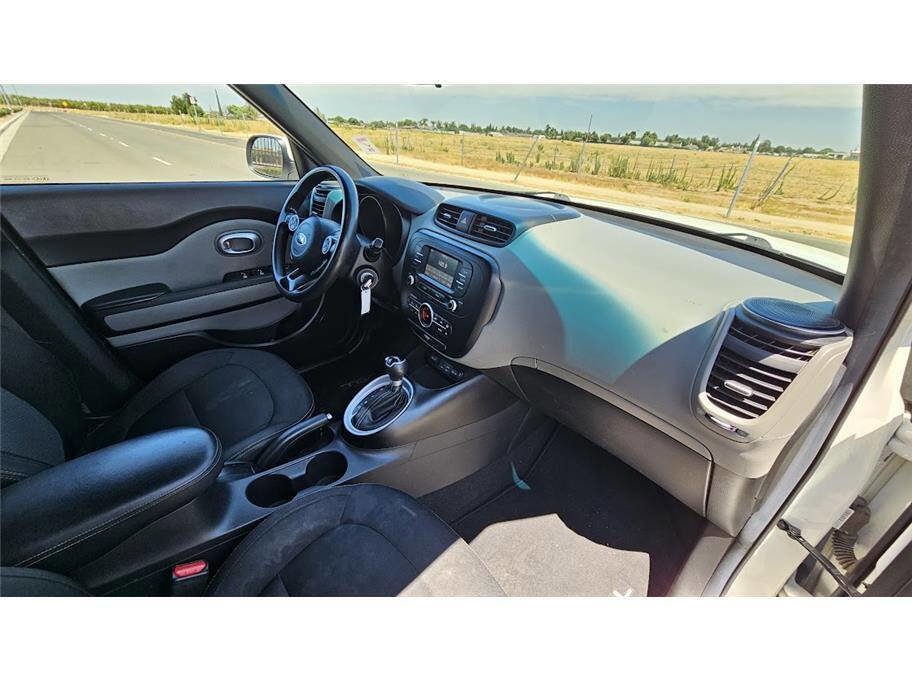 Used 2017 Kia Soul + image 15
