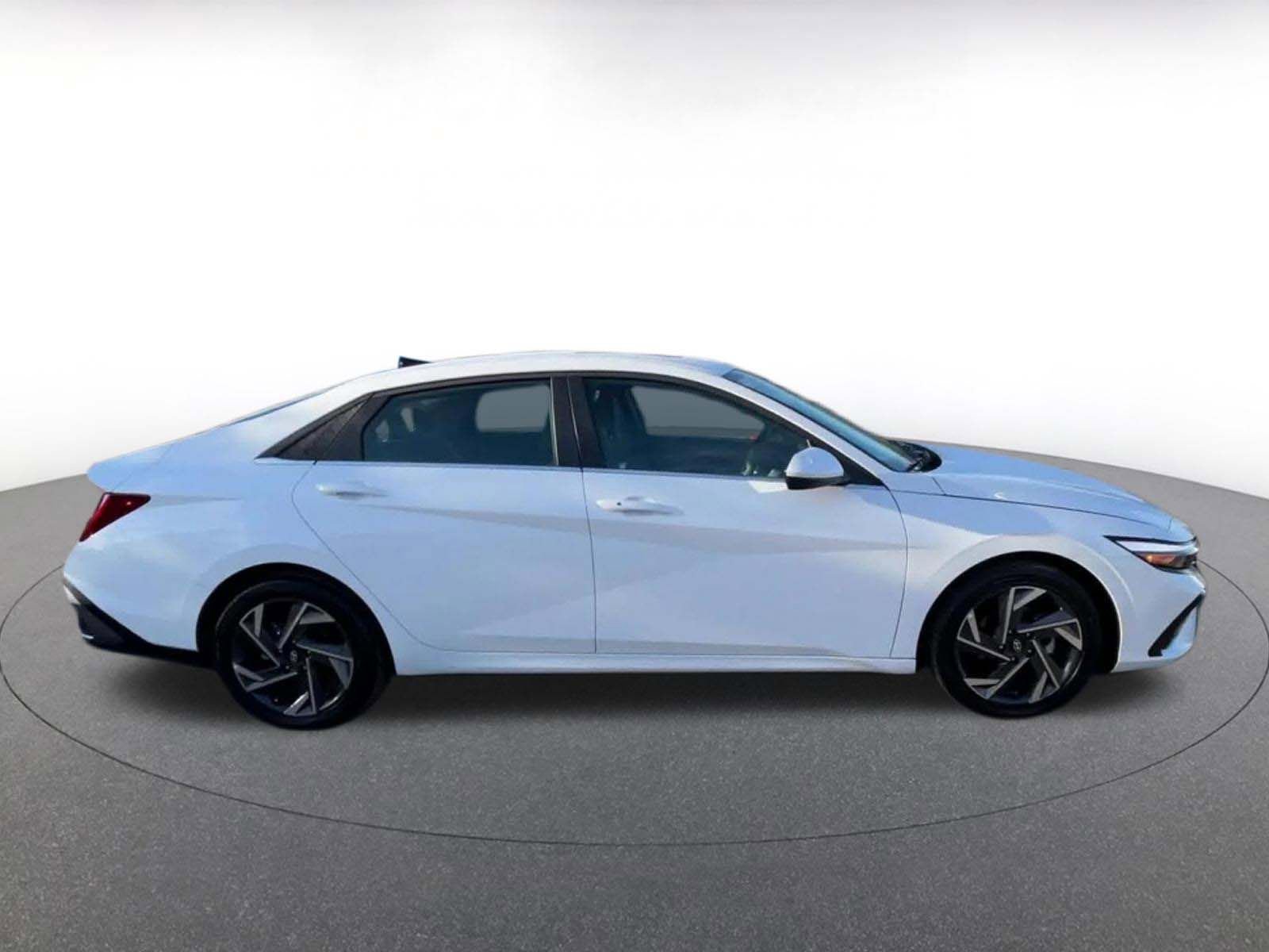 Used 2025 Hyundai Elantra SEL FWD image 16