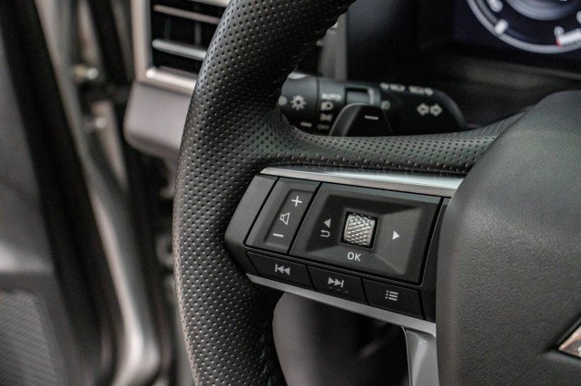 New 2025 Mitsubishi Outlander SE image 9