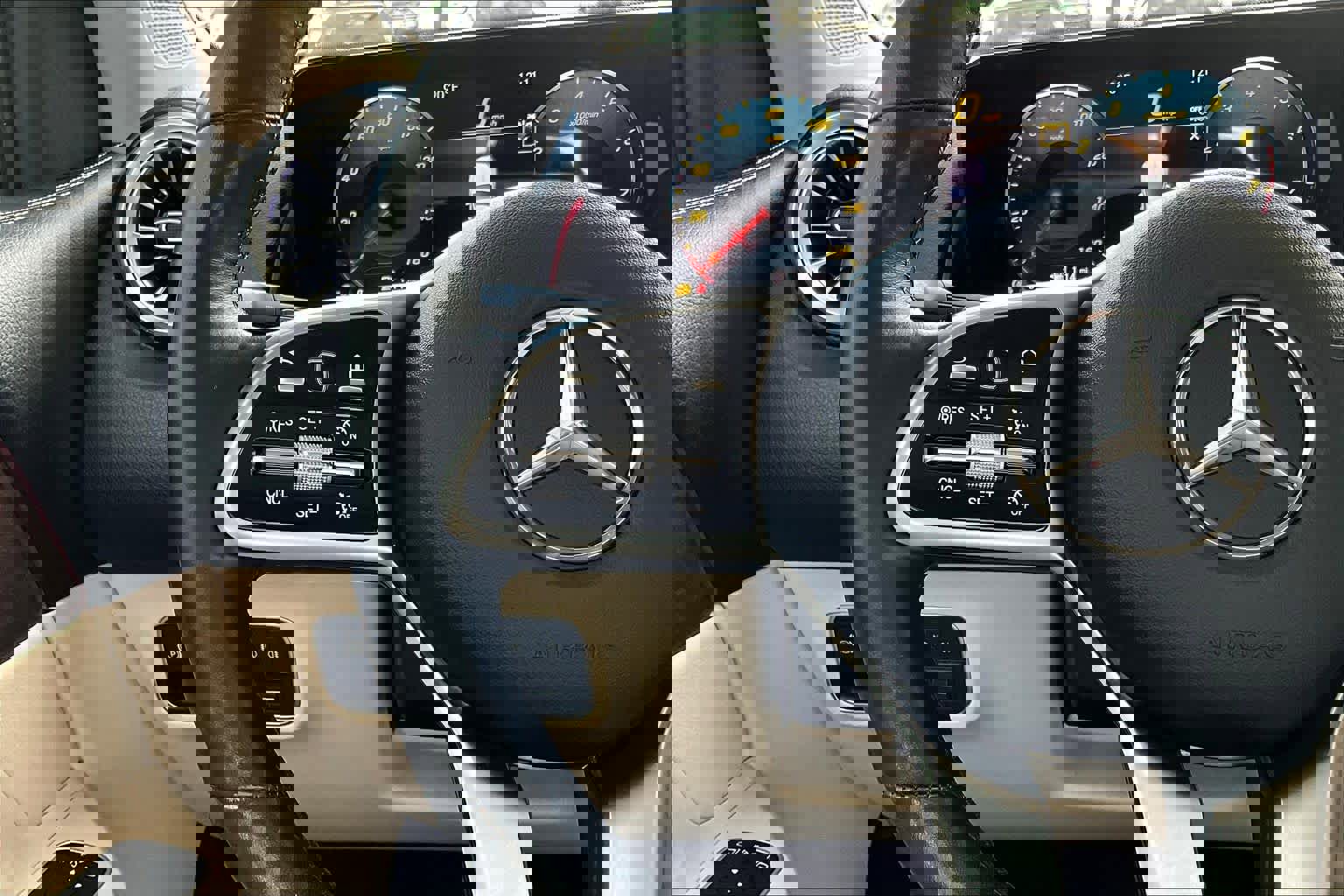 Certified 2023 Mercedes-Benz GLB 250 4MATIC image 23