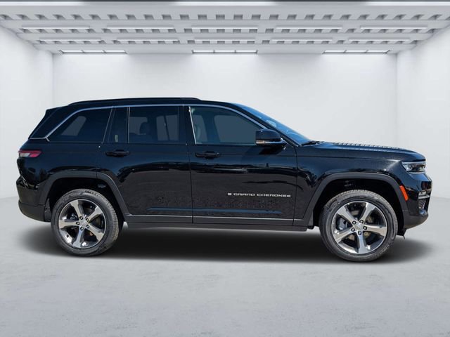 New 2025 Jeep Grand Cherokee Limited w/ Luxury Tech Group II RWD video 2