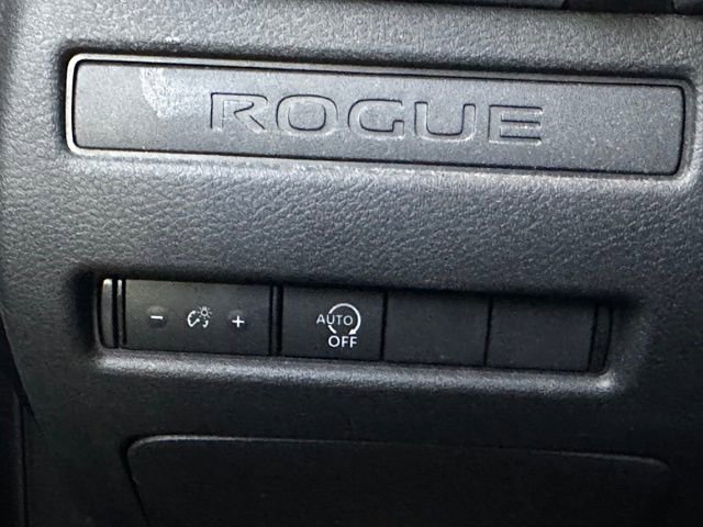 Used 2023 Nissan Rogue S image 15
