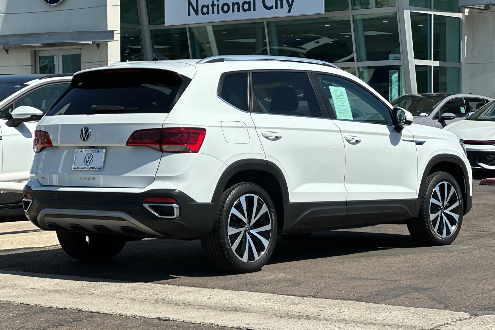 Used 2023 Volkswagen Taos SE FWD image 4