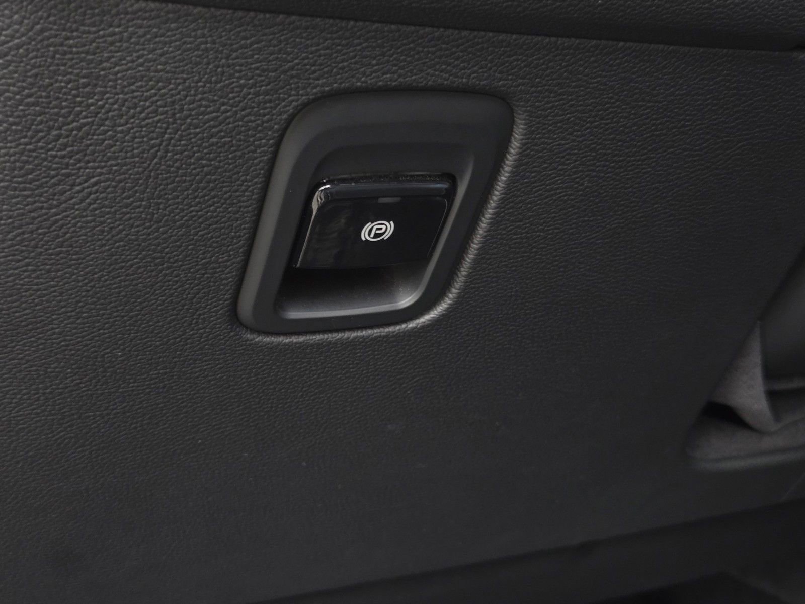 Used 2024 Maserati Grecale GT image 17