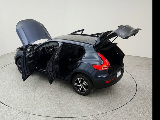 New 2026 Volvo XC40 B5 Core w/ Climate Package image 40