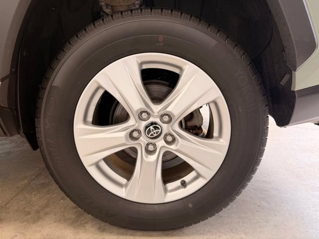 Used 2020 Toyota RAV4 XLE w/ Convenience Package AWD/4WD image 15