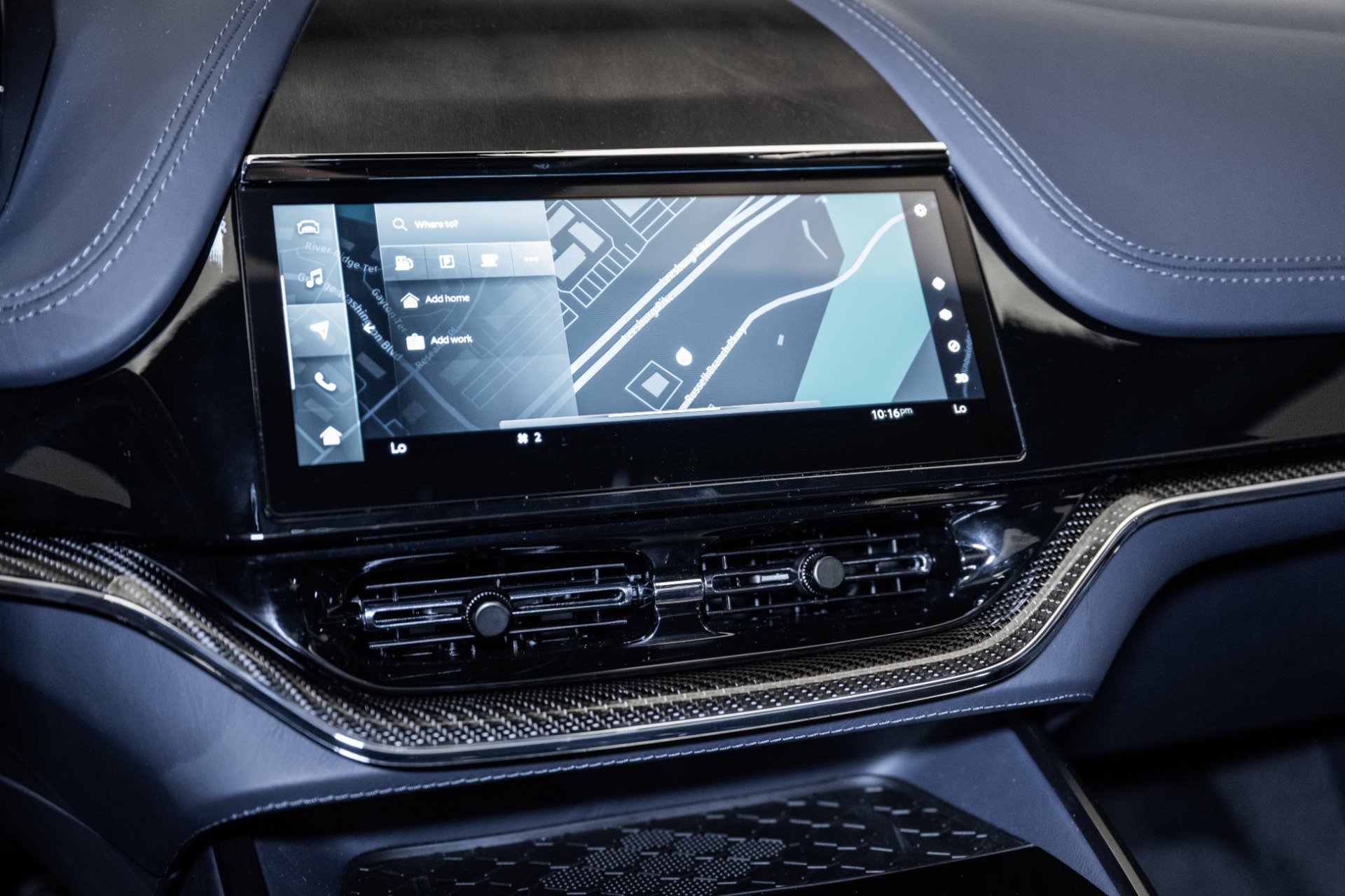 Used 2025 Aston Martin DBX 707 image 28