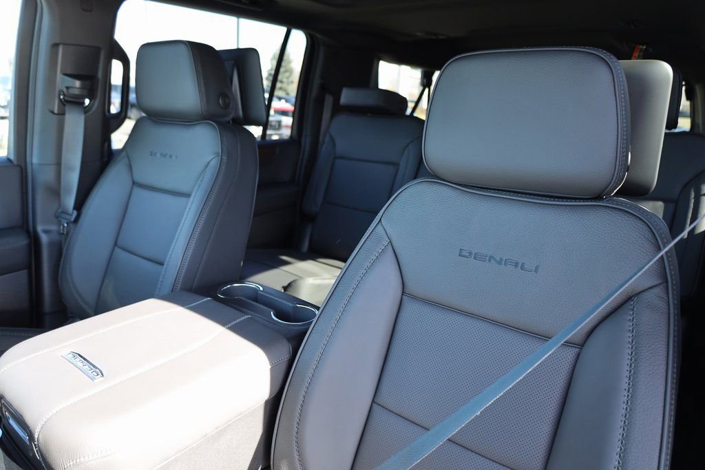 New 2026 GMC Yukon XL Denali w/ Advanced Technology Package image 16