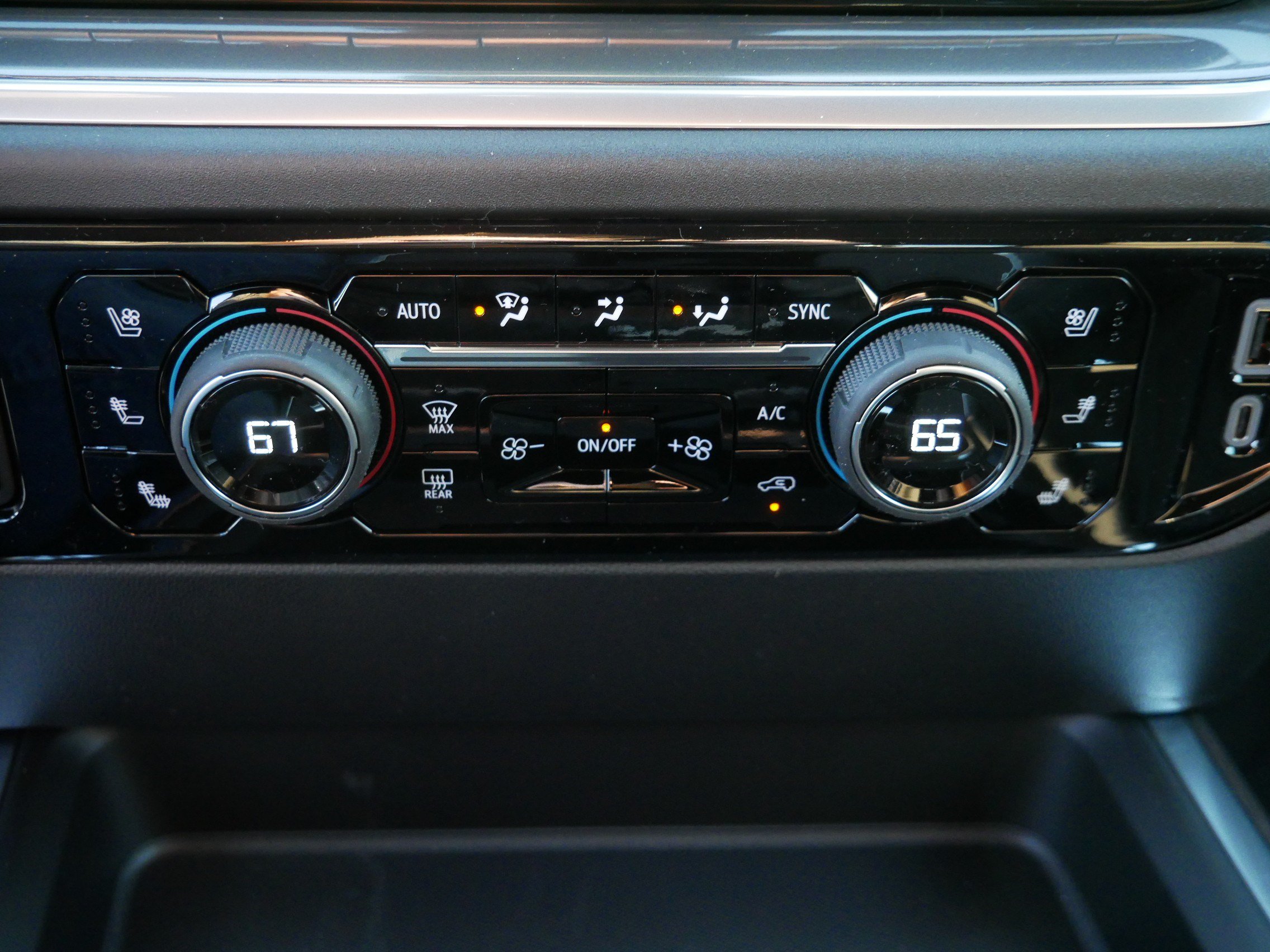 New 2026 Chevrolet Silverado 3500 High Country w/ High Country Premium Package AWD/4WD image 8