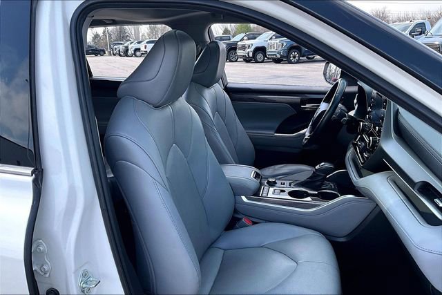 Used 2021 Toyota Highlander Limited image 30