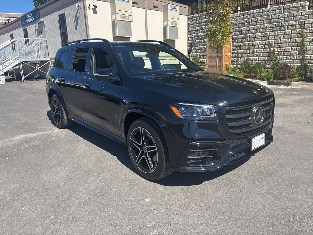 Used 2025 Mercedes-Benz GLS 450 4MATIC image 1