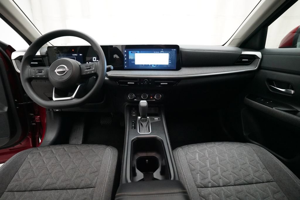 Used 2025 Nissan Kicks SV image 5