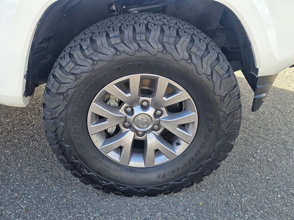 Used 2019 Toyota Tacoma SR5 RWD image 30