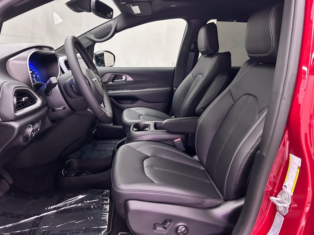 New 2026 Chrysler Pacifica Select AWD/4WD image 17