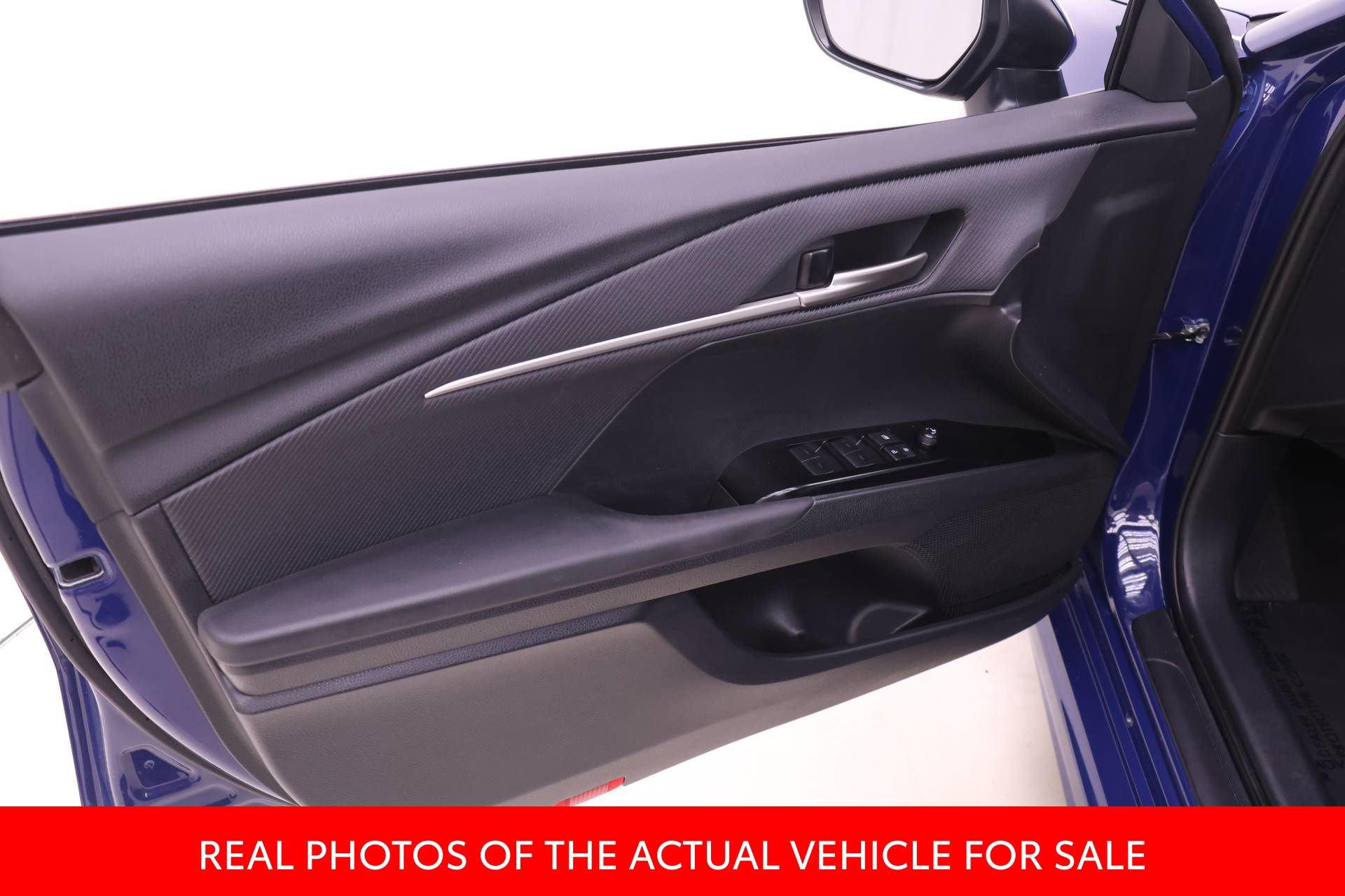 Certified 2025 Toyota Camry SE FWD image 8