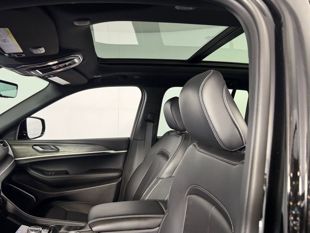 Used 2025 Jeep Grand Cherokee Limited 4xe image 23