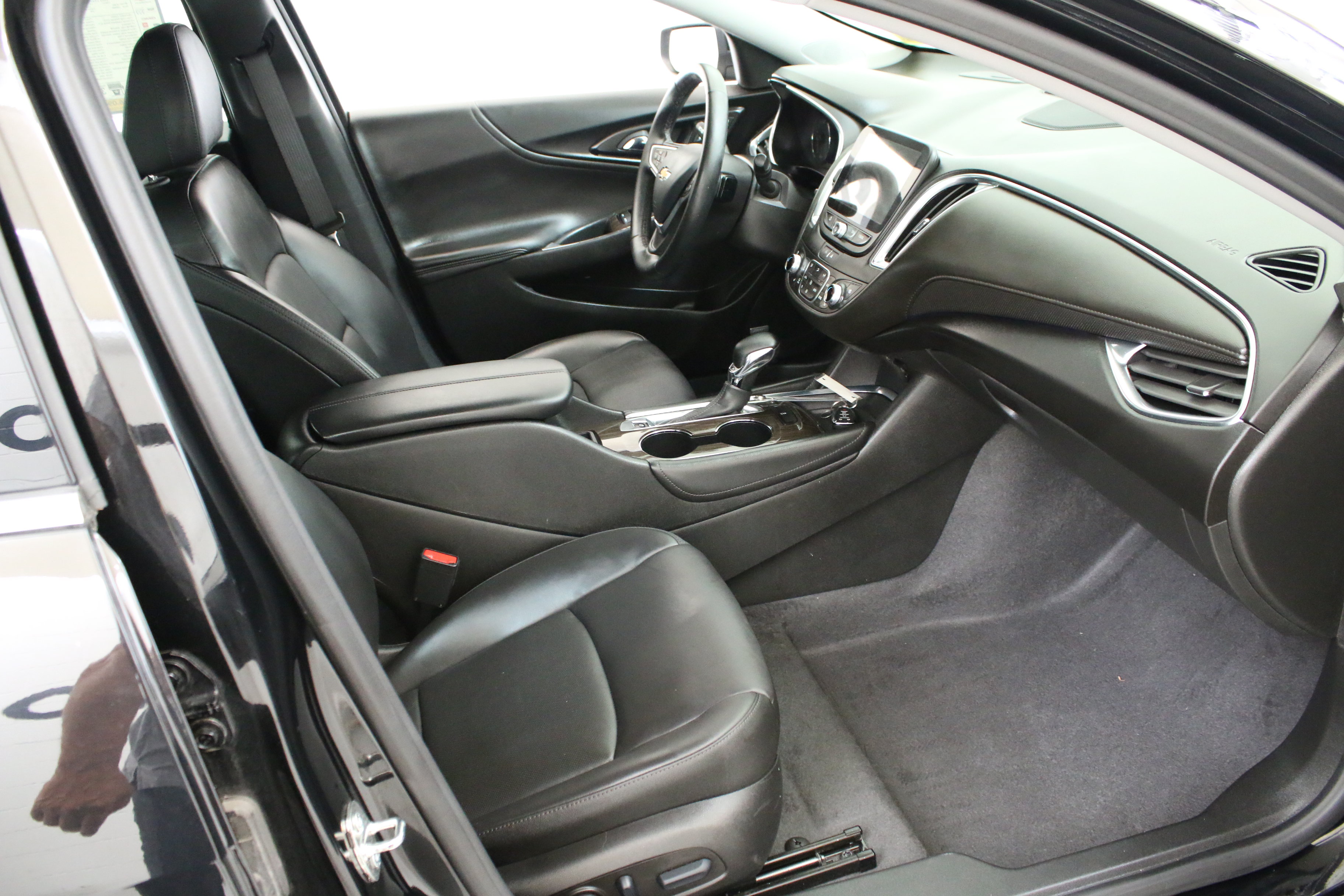 Used 2023 Chevrolet Malibu LT w/ LPO, Floor Liner Package FWD image 32