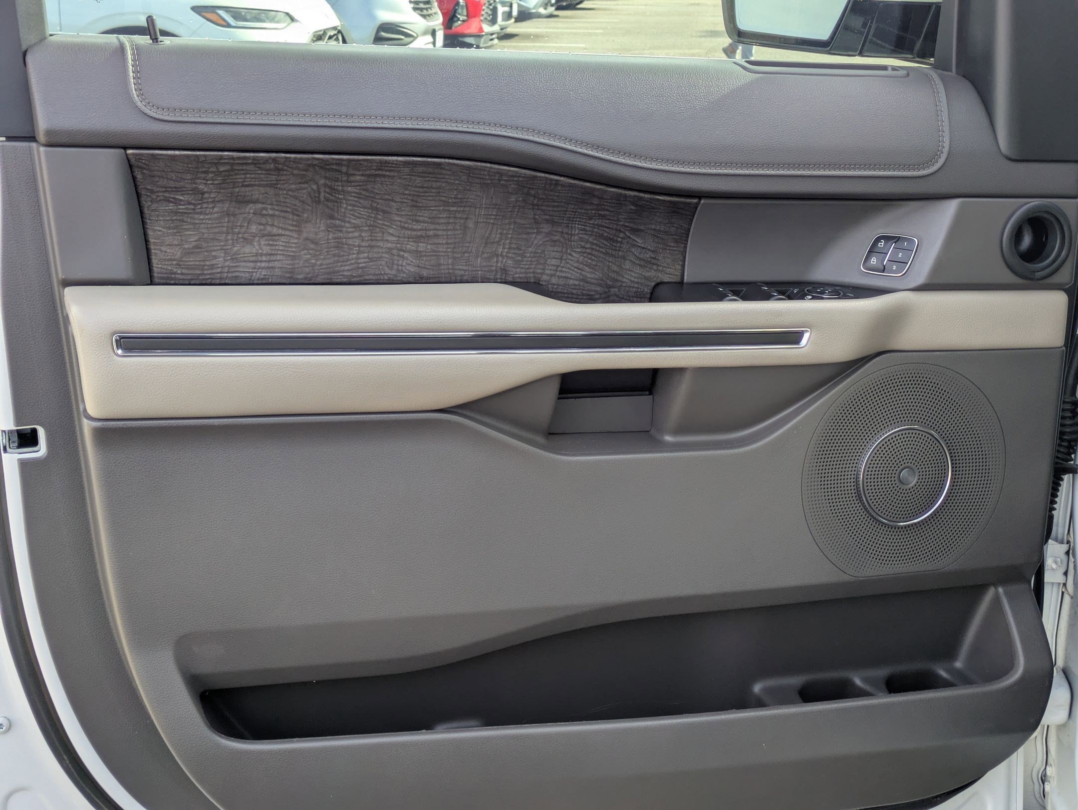 Used 2021 Ford Expedition Max Limited image 11