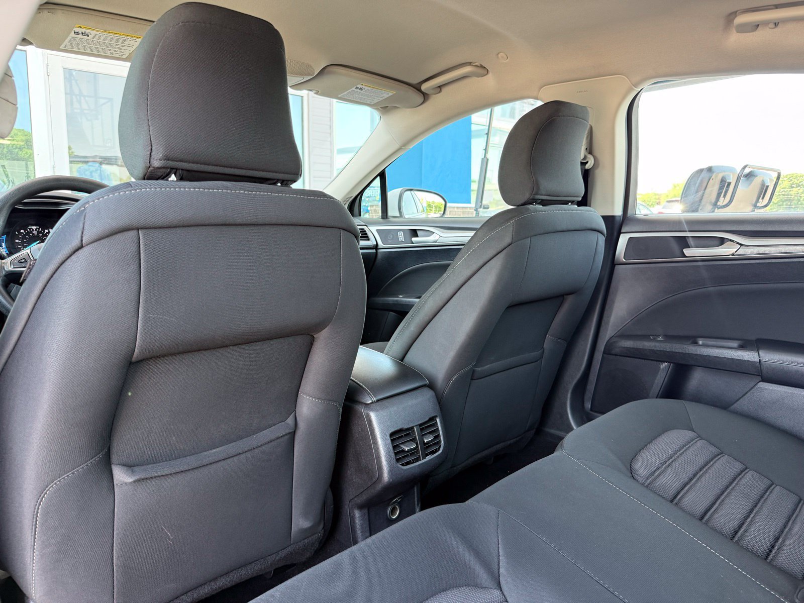 Used 2019 Ford Fusion SE FWD image 14