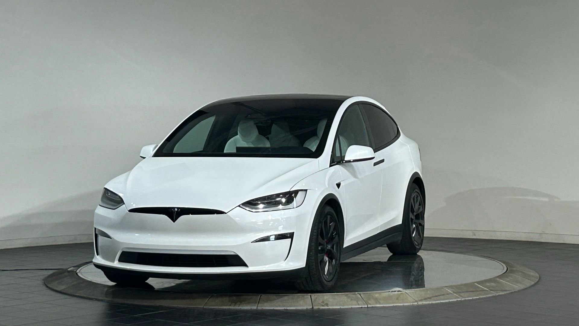 Used 2023 Tesla Model X Plaid image 6