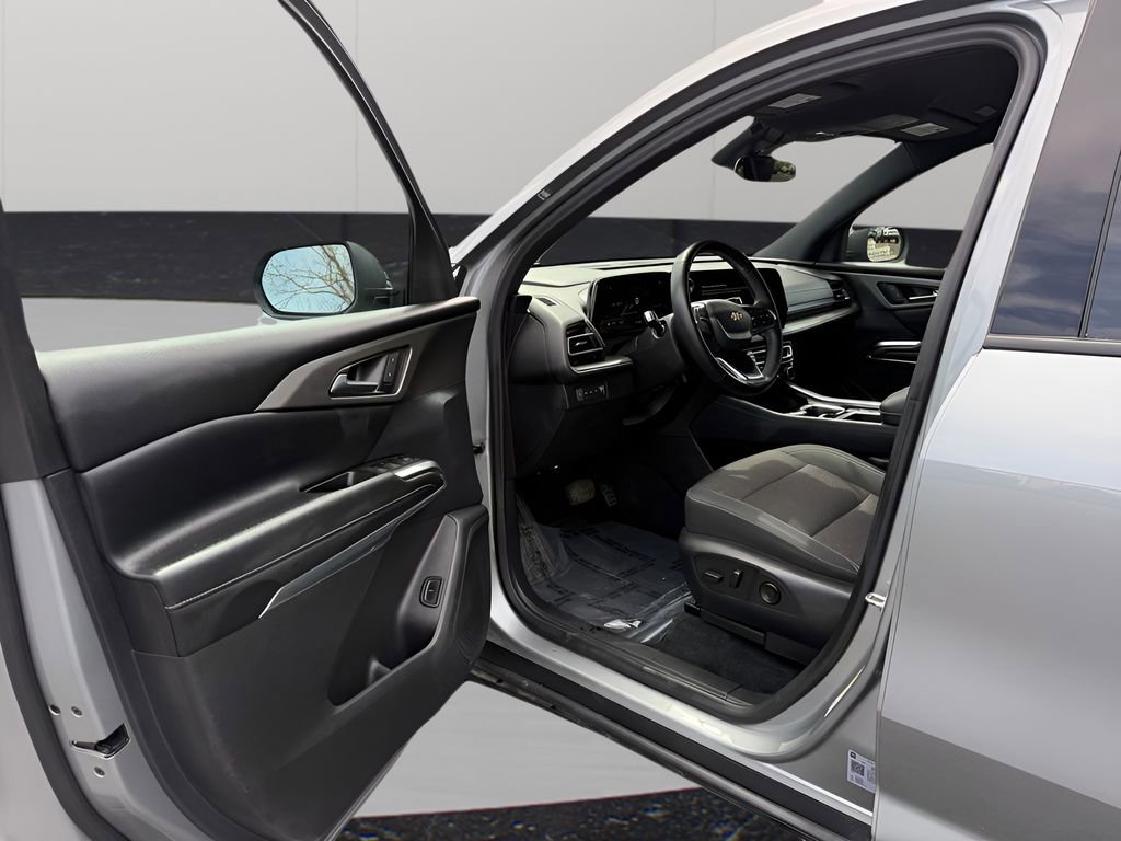 Used 2024 Chevrolet Traverse LT AWD/4WD image 19