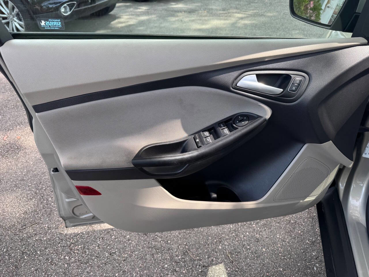 Used 2015 Ford Focus SE FWD image 36