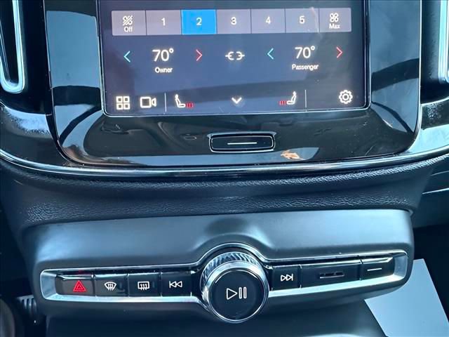 Used 2023 Volvo XC40 B5 Plus image 20