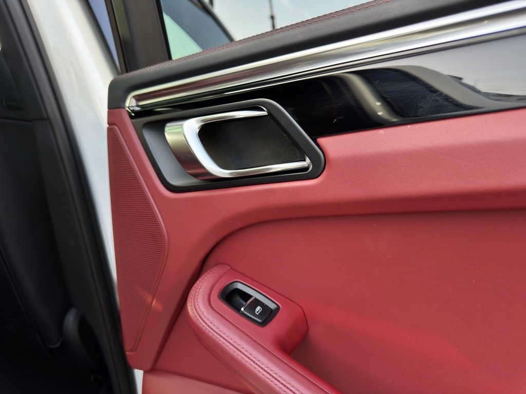 Used 2023 Porsche Macan image 34