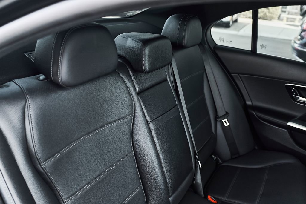 Used 2025 Mercedes-Benz C 300 4MATIC Sedan image 40