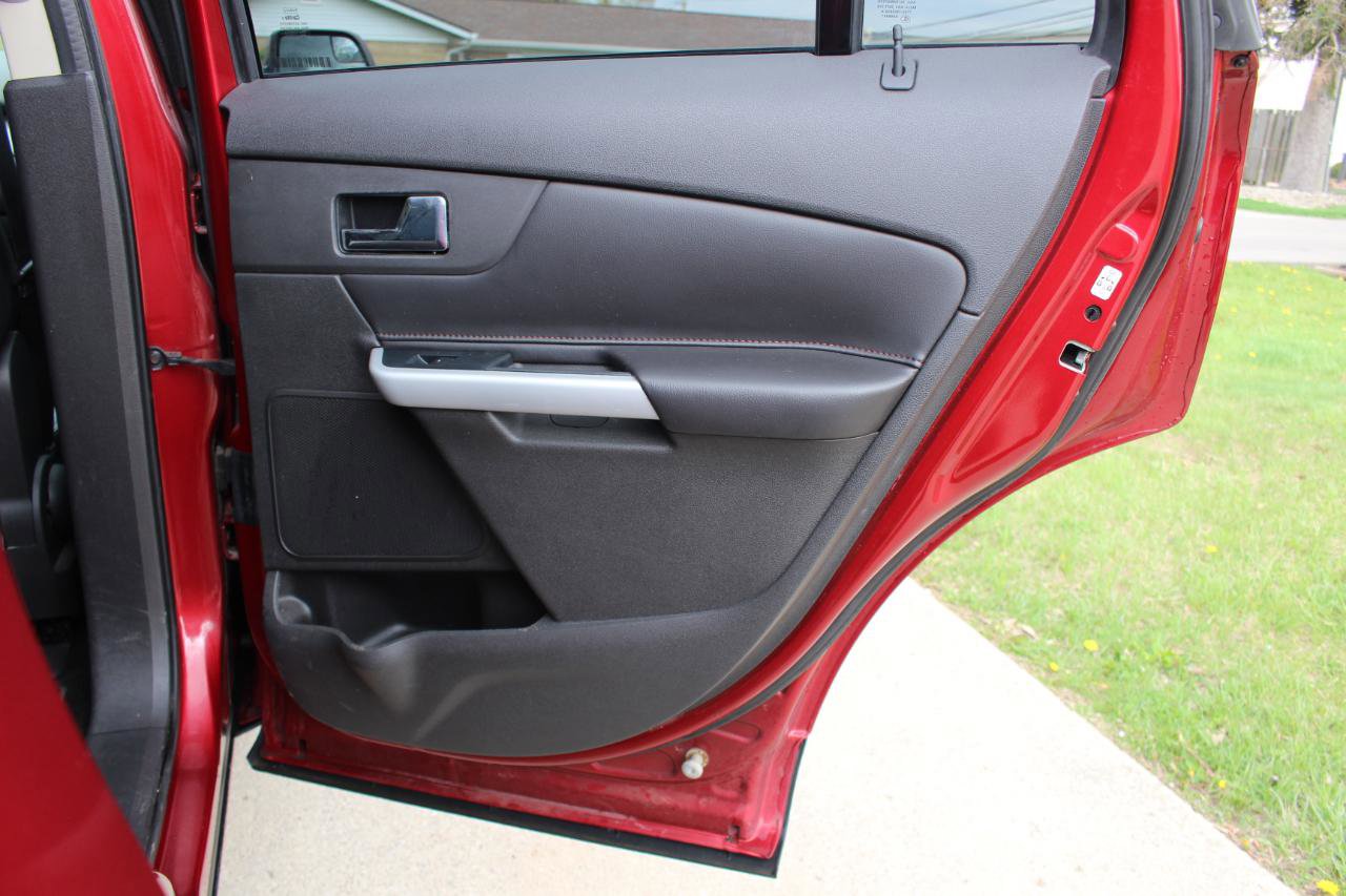 Used 2014 Ford Edge SEL w/ Equipment Group 205A FWD image 32