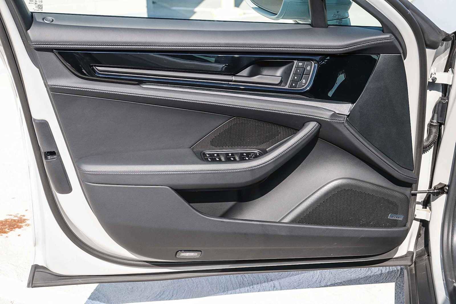 Used 2025 Porsche Panamera 4 image 27