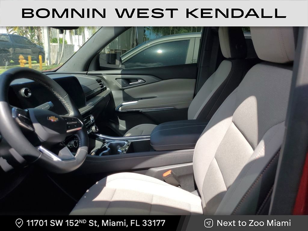 Used 2025 Chevrolet Traverse LT w/ Driver Confidence Package image 17