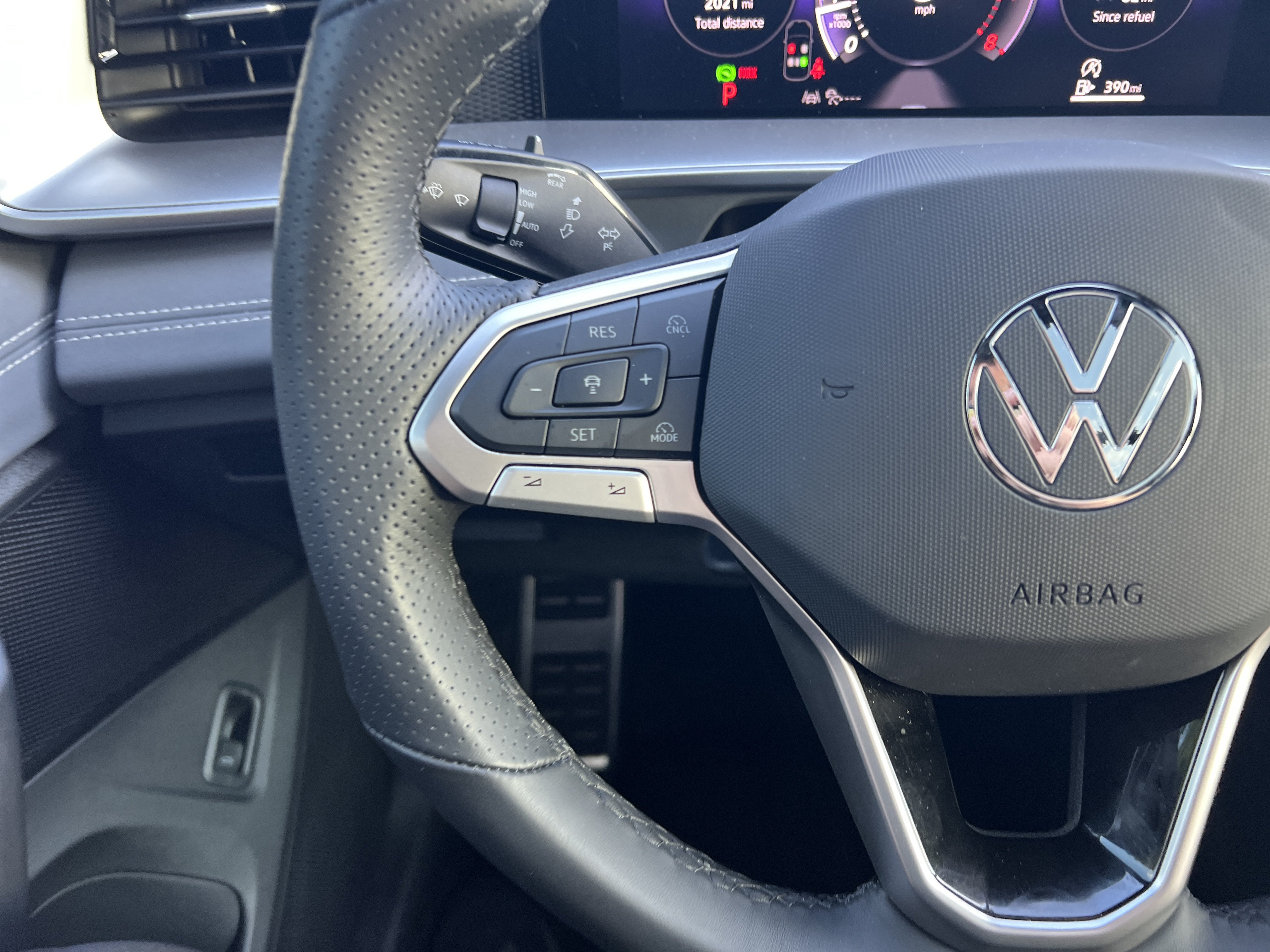 Certified 2026 Volkswagen Tiguan SE R-Line FWD image 15
