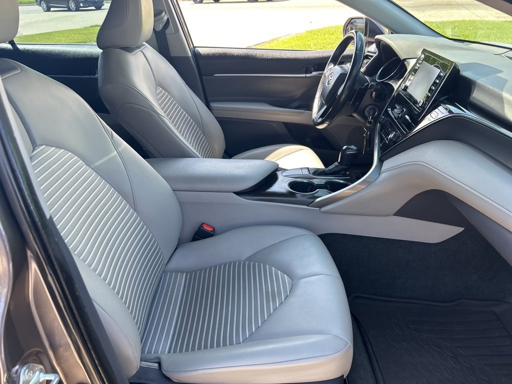 Used 2022 Toyota Camry SE image 16