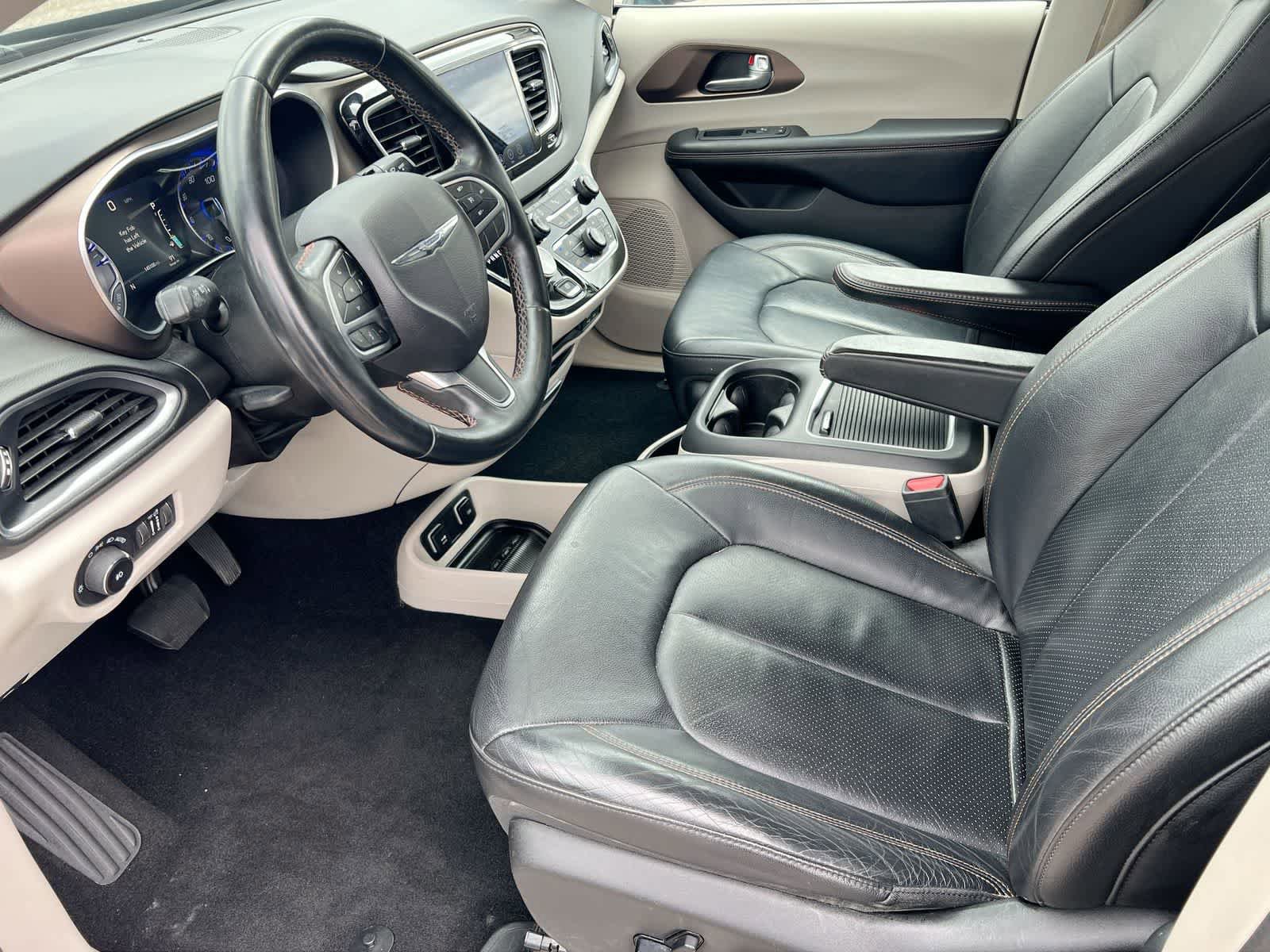 Used 2018 Chrysler Pacifica Touring-L Plus FWD image 10